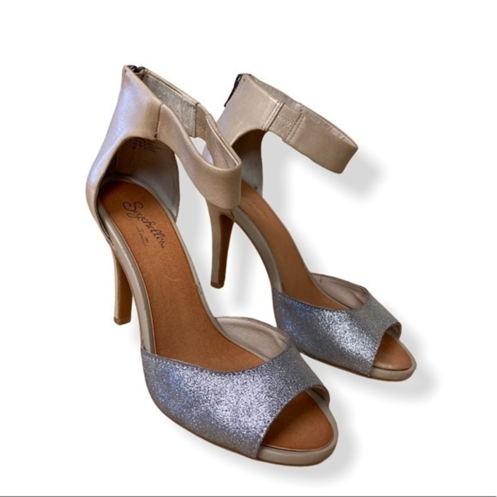 Seychelles Glitter Ankle Strap Zipper Pump | 8